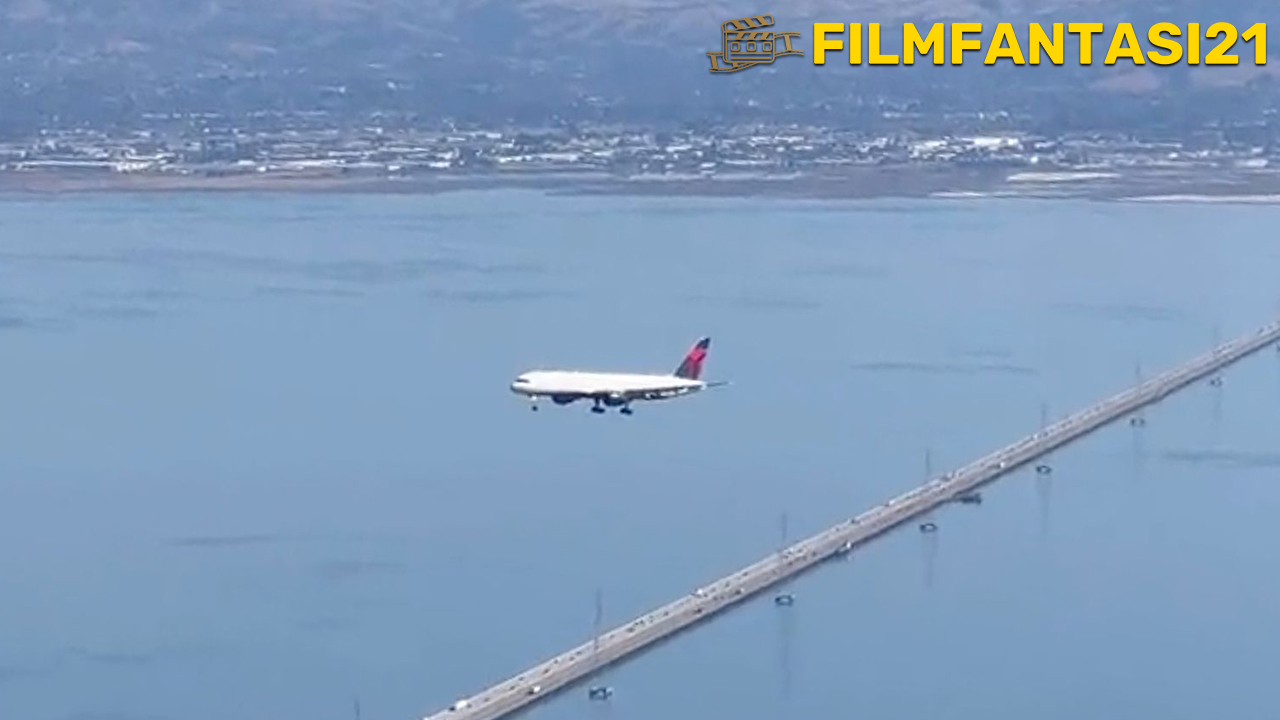 Pesawat Terlihat 'Berhenti di Udara' dalam Video Viral